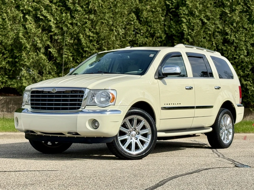 2009 Chrysler Aspen - Image 3 of 31