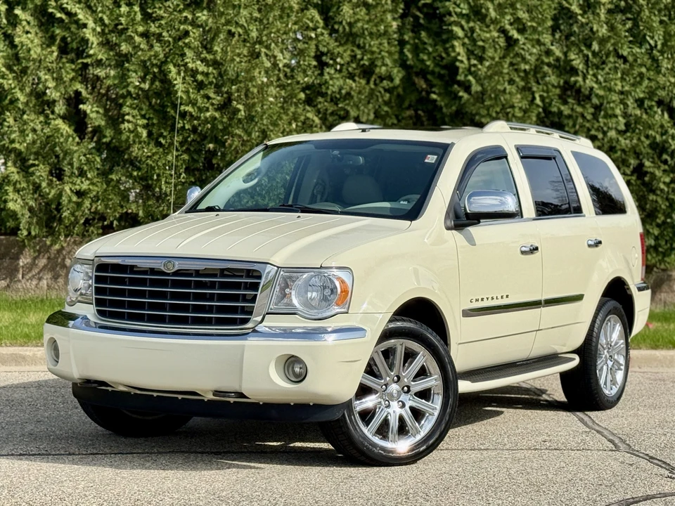 2009 Chrysler Aspen - Image 2 of 31