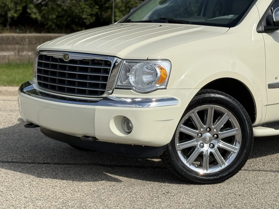 2009 Chrysler Aspen - Image 17 of 31