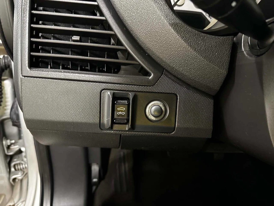 2009 Chrysler Sebring - Image 6 of 31