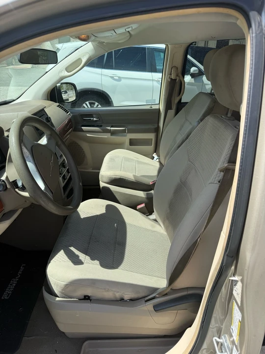 2009 Chrysler Town & Country - Image 8 of 11