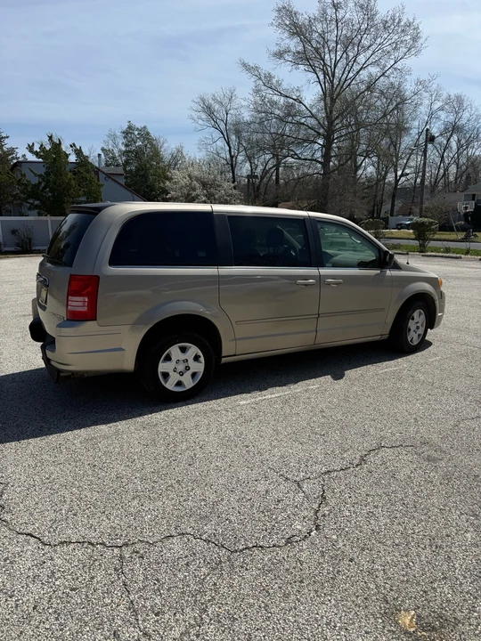 2009 Chrysler Town & Country - Image 3 of 11