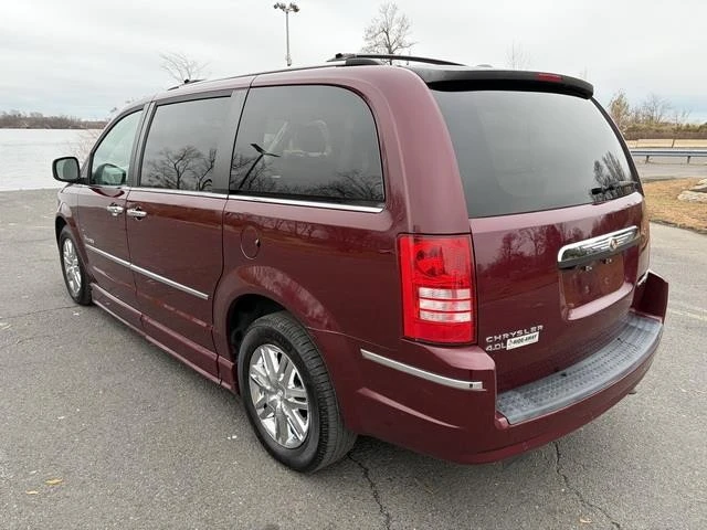 2009 Chrysler Town & Country - Image 9 of 12