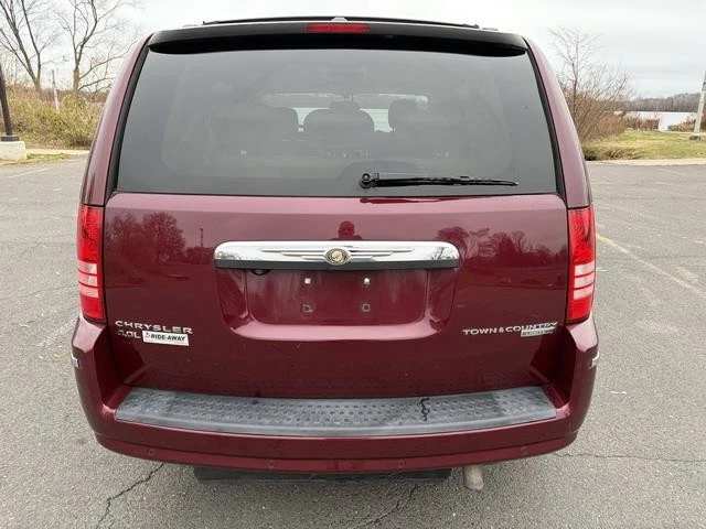 2009 Chrysler Town & Country - Image 8 of 12