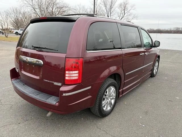 2009 Chrysler Town & Country - Image 7 of 12