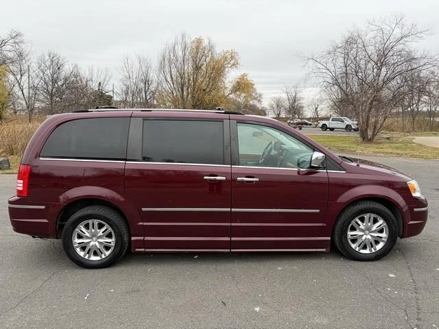 2009 Chrysler Town & Country - Image 6 of 12