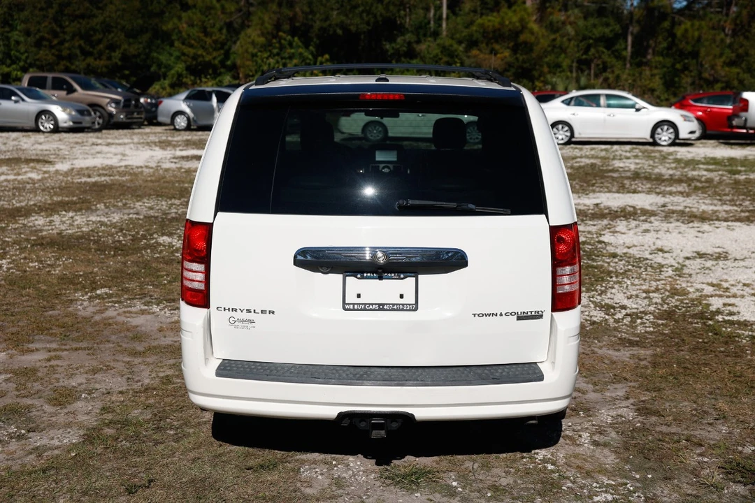 2009 Chrysler Town & Country - Image 9 of 12