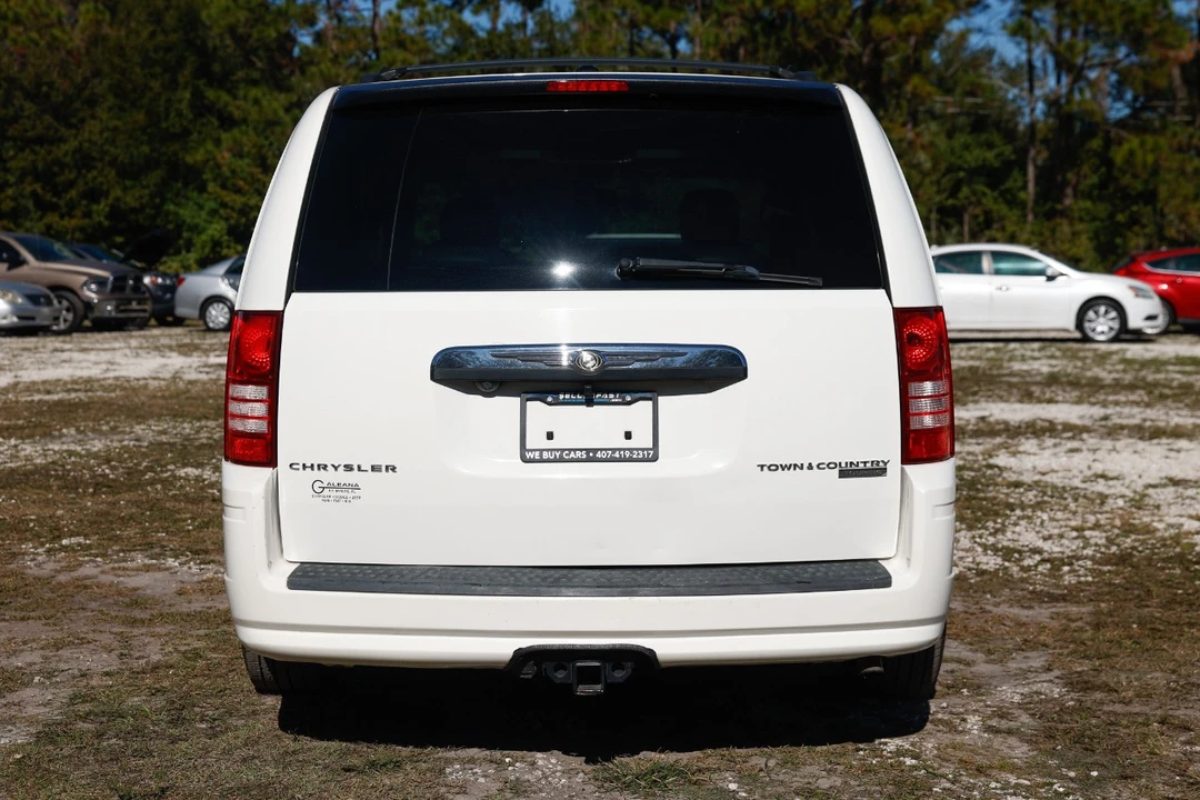 2009 Chrysler Town & Country - Image 7 of 12