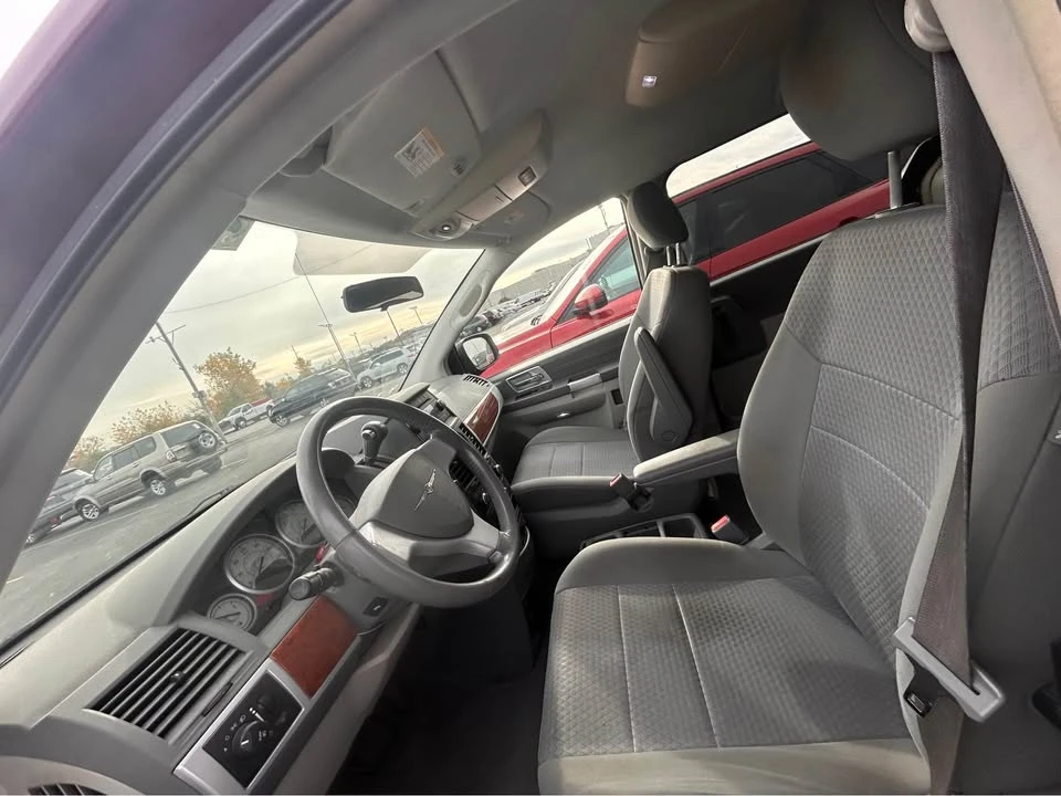 2009 Chrysler Town & Country - Image 11 of 11