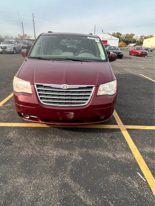 2009 Chrysler Town & Country - Image 2 of 11