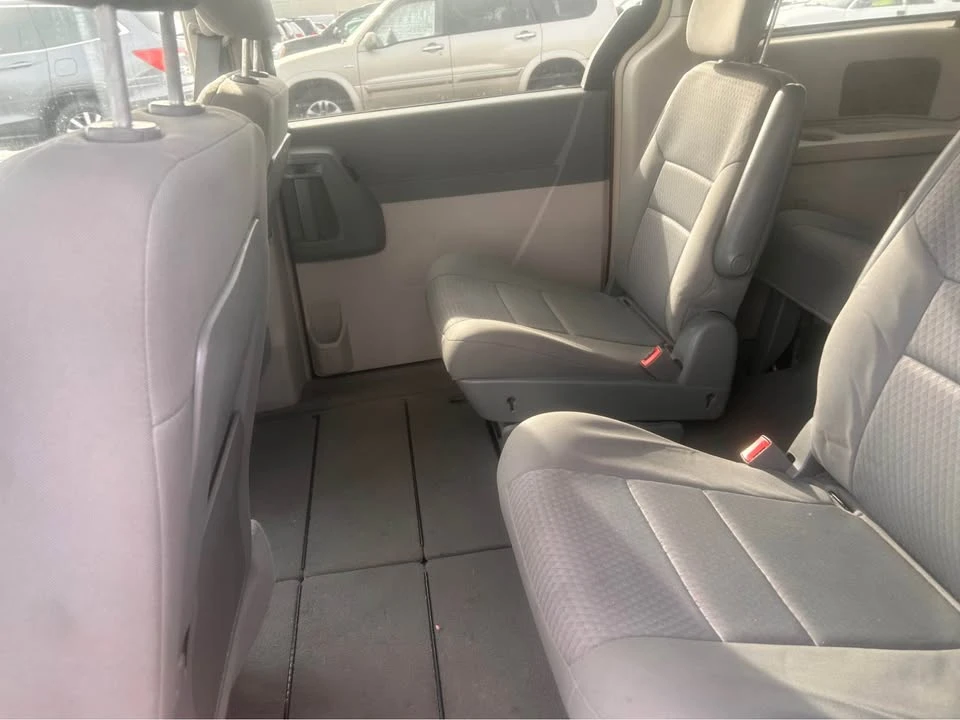 2009 Chrysler Town & Country - Image 10 of 11