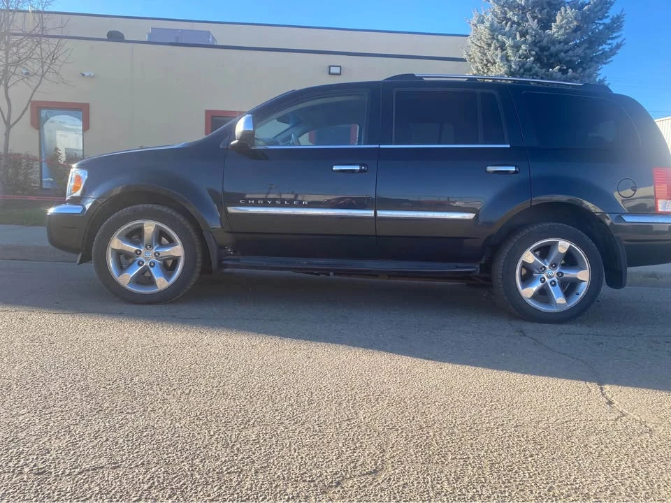 2009 Chrysler Aspen - Image 2 of 11