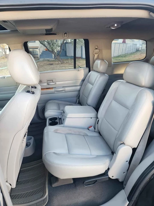 2009 Chrysler Aspen - Image 7 of 10