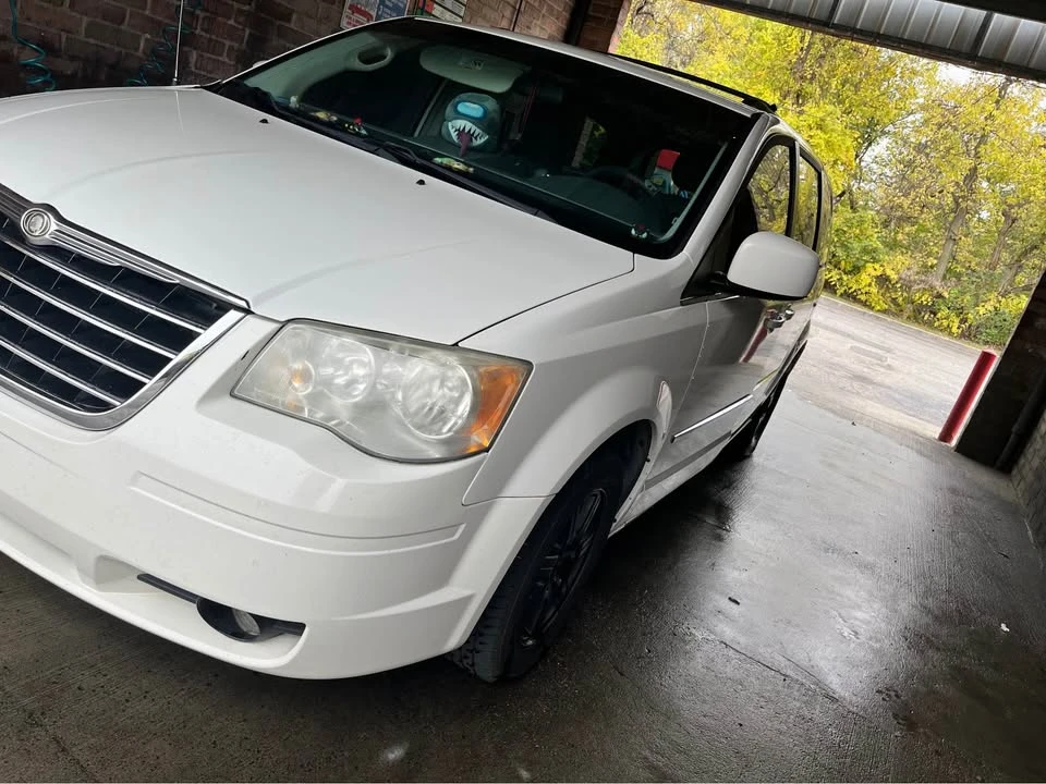 2009 Chrysler Aspen - Image 3 of 4