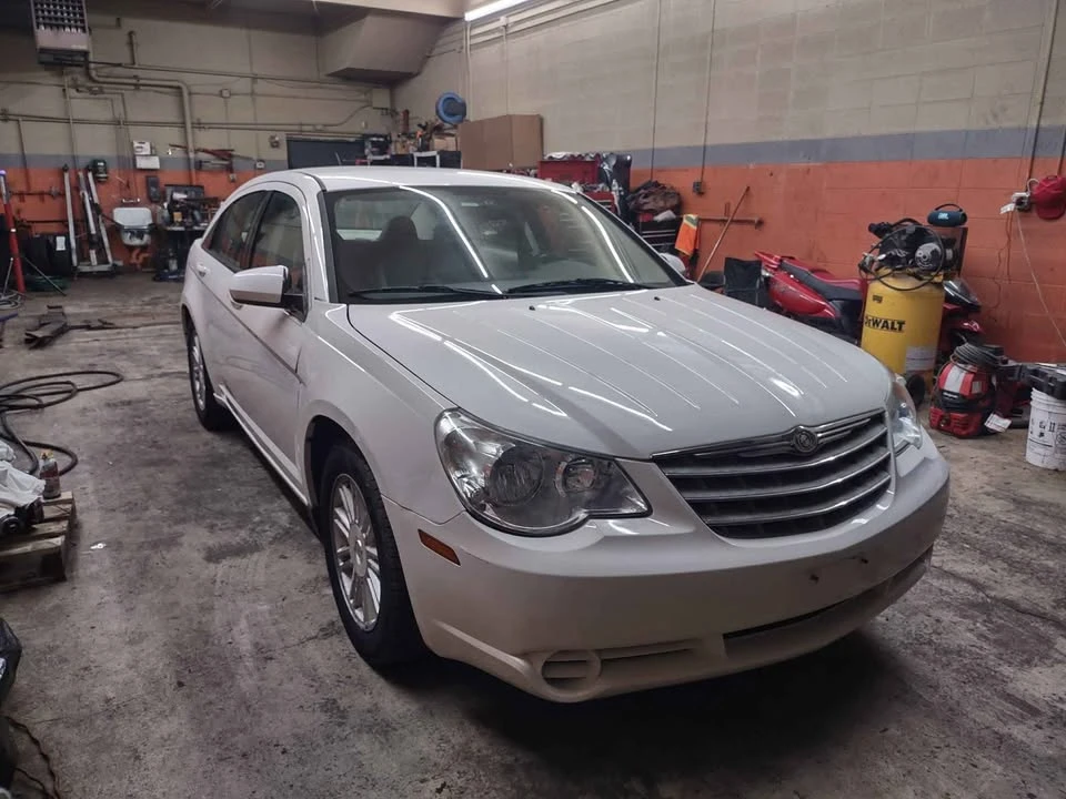 2009 Chrysler Sebring - Image 2 of 11