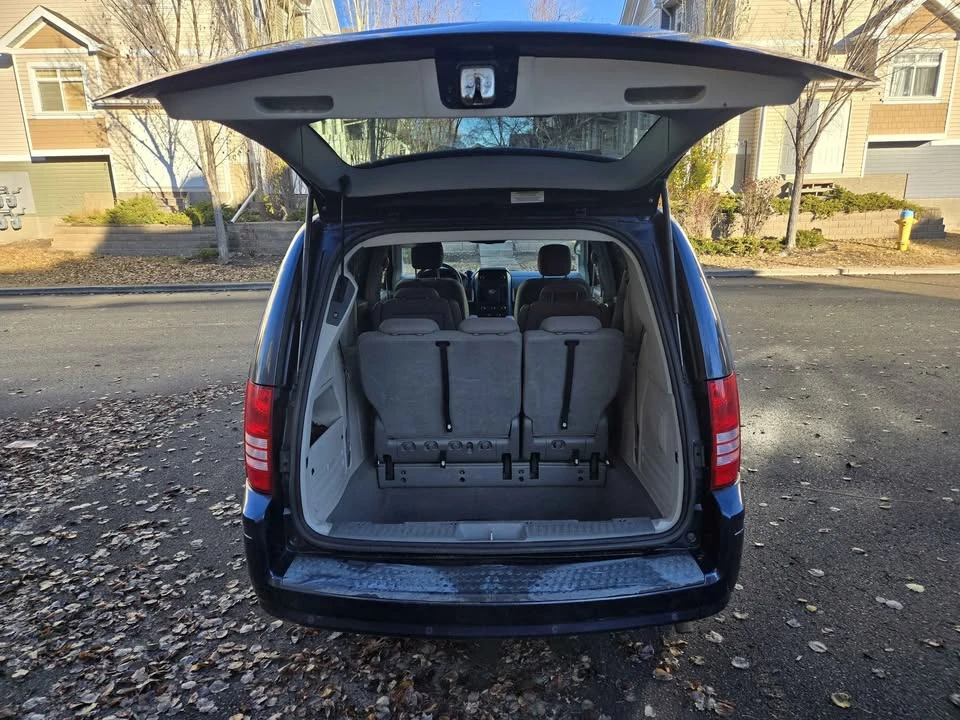 2009 Chrysler Town & Country - Image 7 of 12