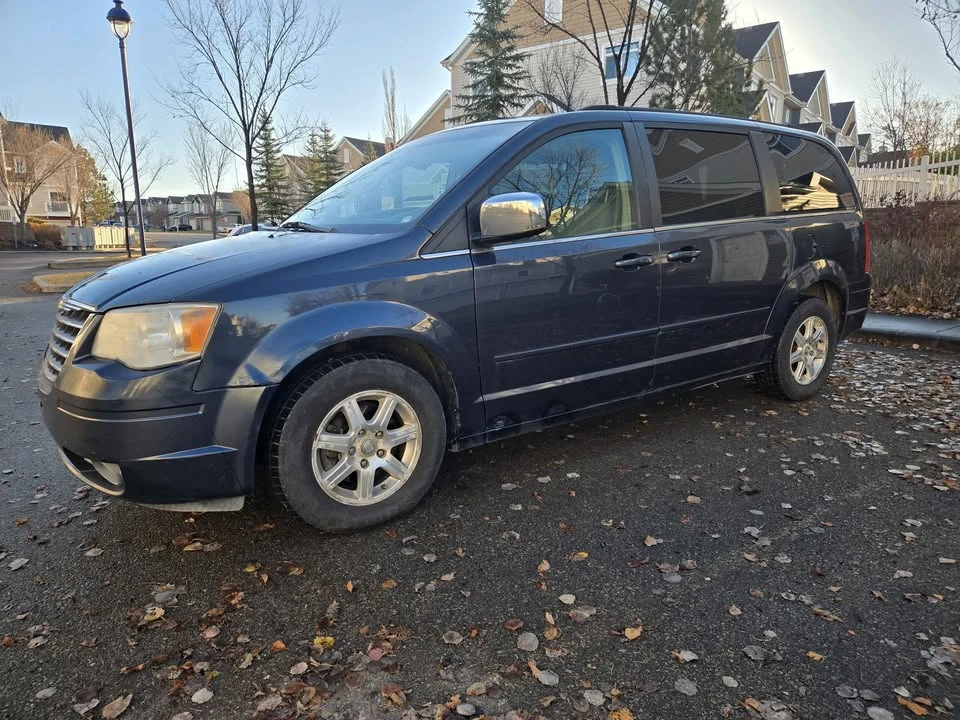 2009 Chrysler Town & Country - Image 10 of 12
