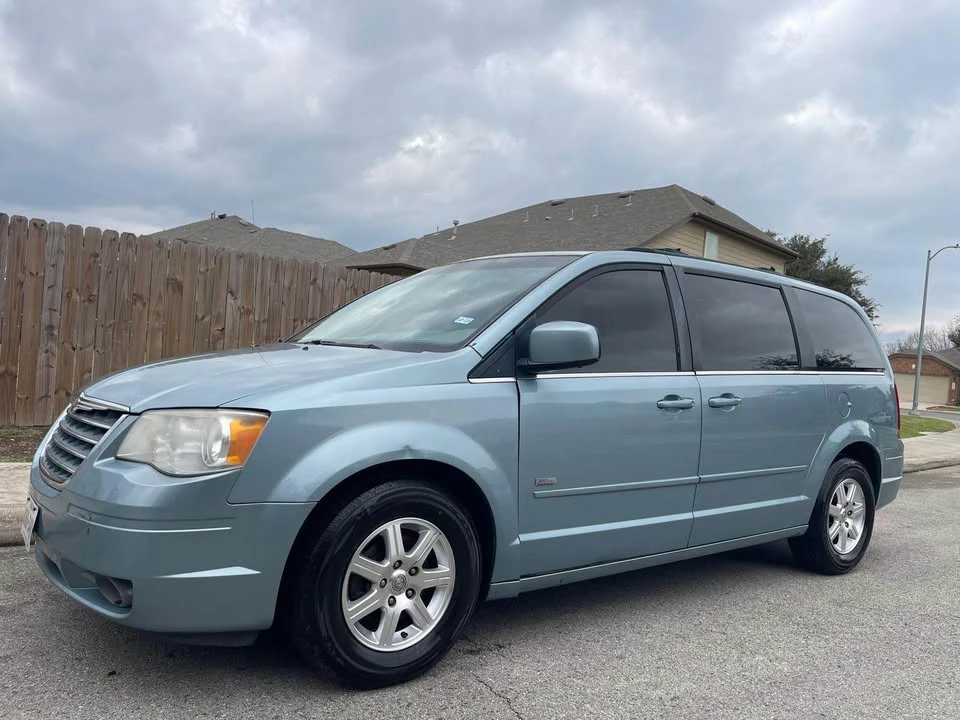 2009 Chrysler Town & Country - Image 13 of 15
