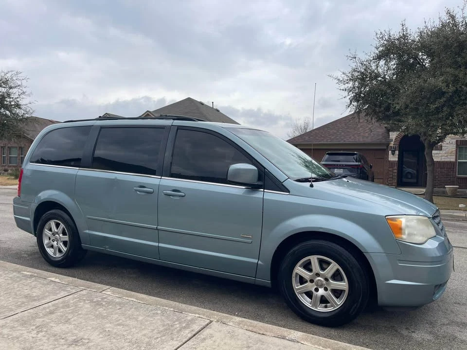2009 Chrysler Town & Country - Image 12 of 15