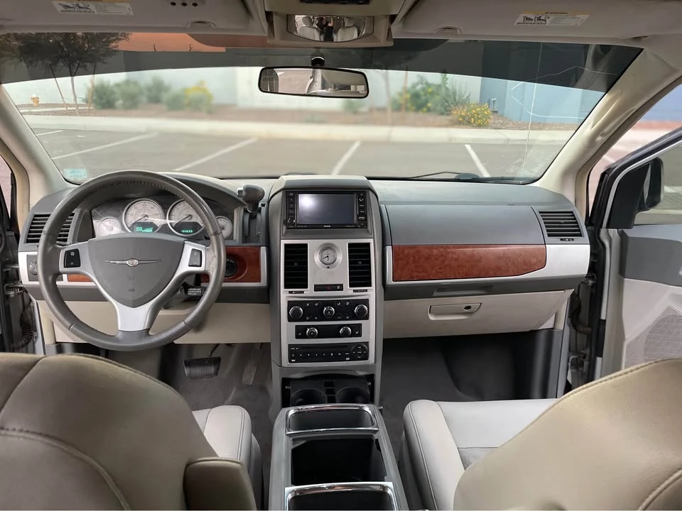 2009 Chrysler Town & Country - Image 4 of 14