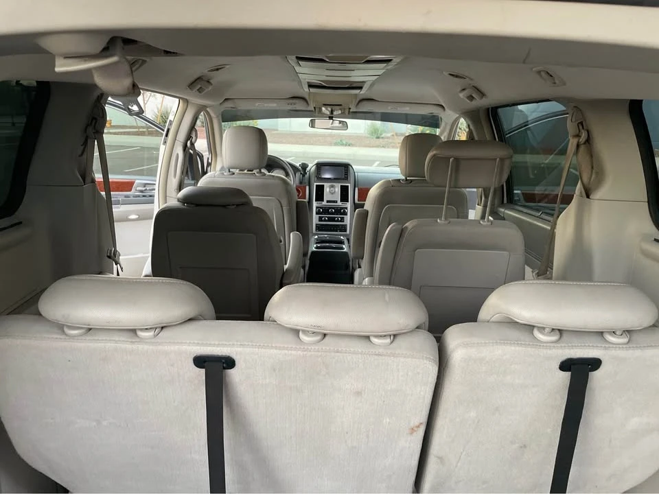 2009 Chrysler Town & Country - Image 10 of 14
