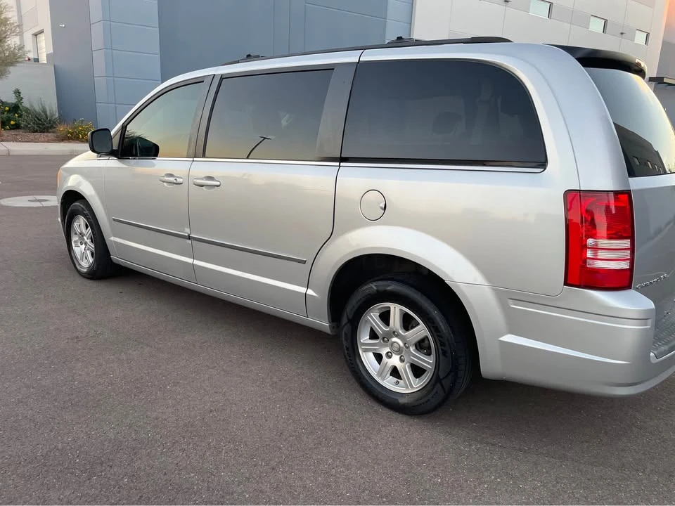 2009 Chrysler Town & Country - Image 11 of 14