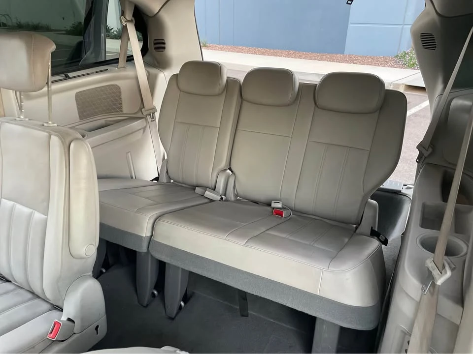 2009 Chrysler Town & Country - Image 8 of 14