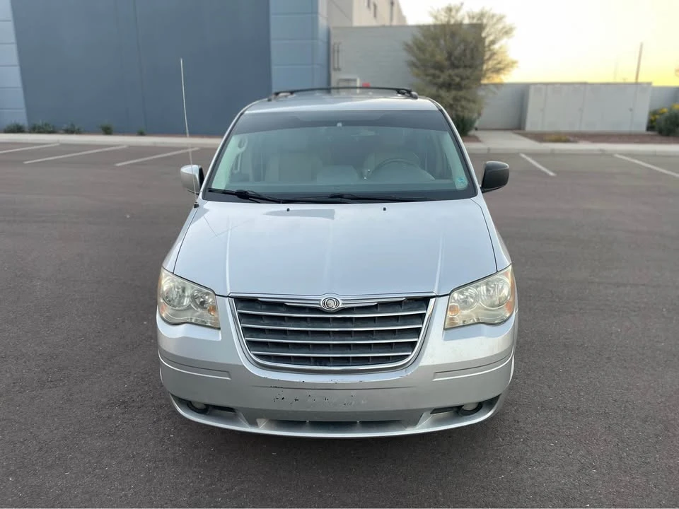 2009 Chrysler Town & Country - Image 2 of 14
