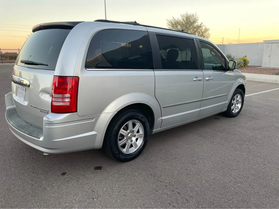 2009 Chrysler Town & Country - Image 13 of 14