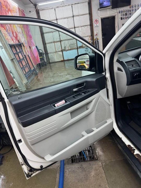 2009 Dodge Caravan - Image 3 of 4