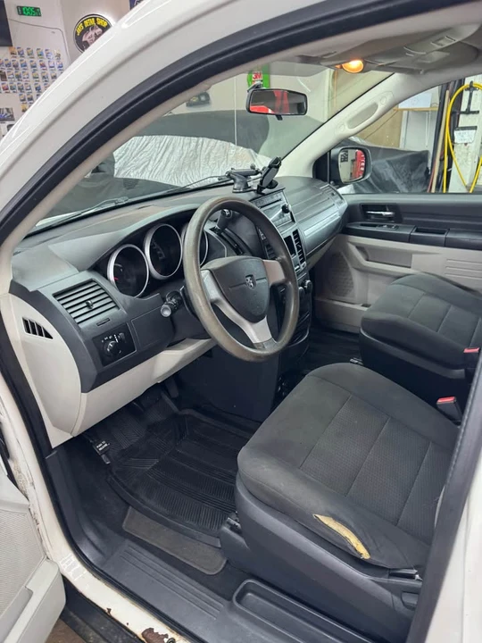 2009 Dodge Caravan - Image 2 of 4