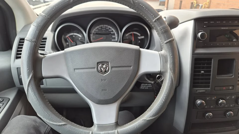 2009 Dodge Caravan - Image 12 of 14