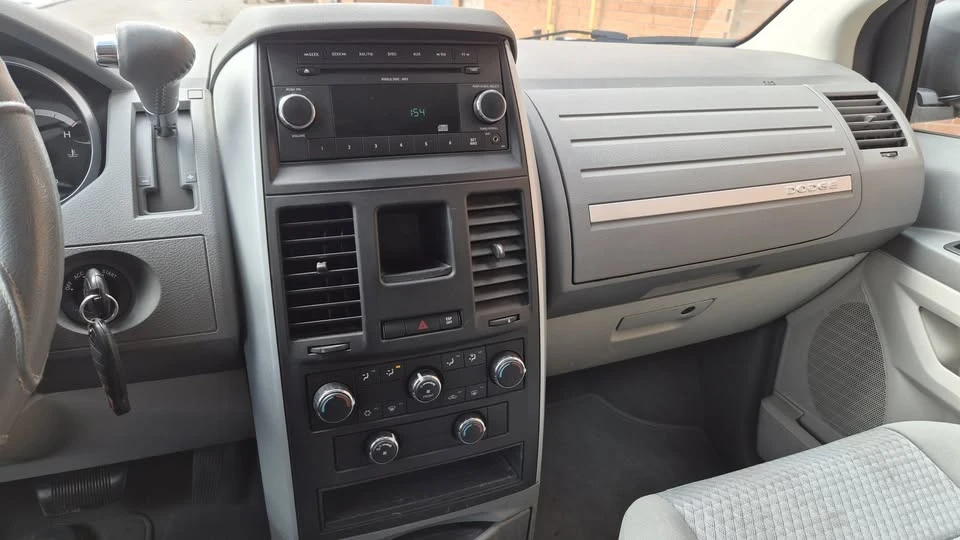 2009 Dodge Caravan - Image 14 of 14