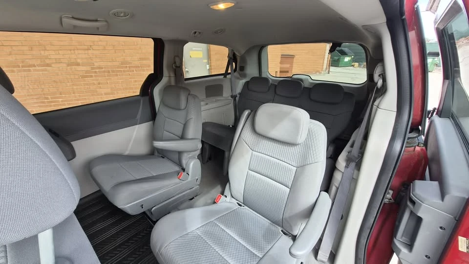 2009 Dodge Caravan - Image 10 of 14