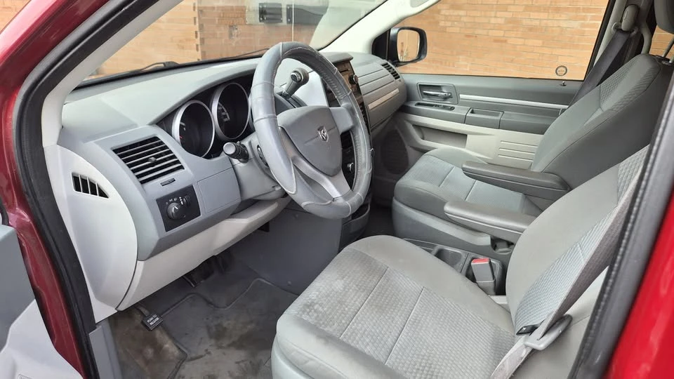 2009 Dodge Caravan - Image 9 of 14