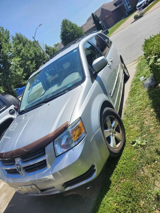 2009 Dodge Caravan - Image 2 of 7