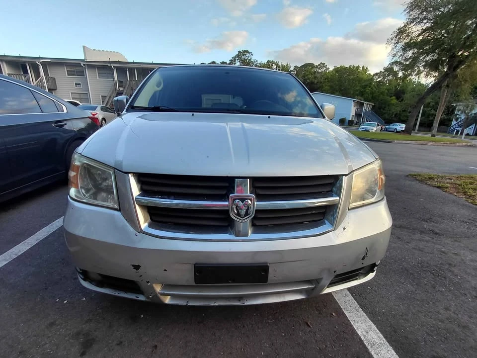 2009 Dodge Caravan - Image 2 of 14