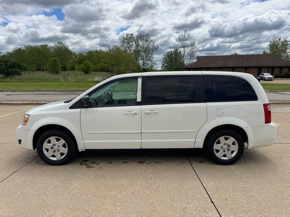 2009 Dodge Caravan - Image 2 of 19