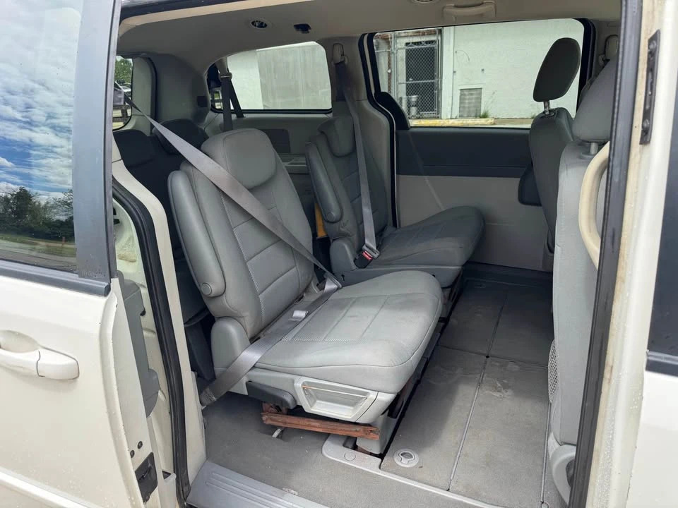 2009 Dodge Caravan - Image 17 of 19