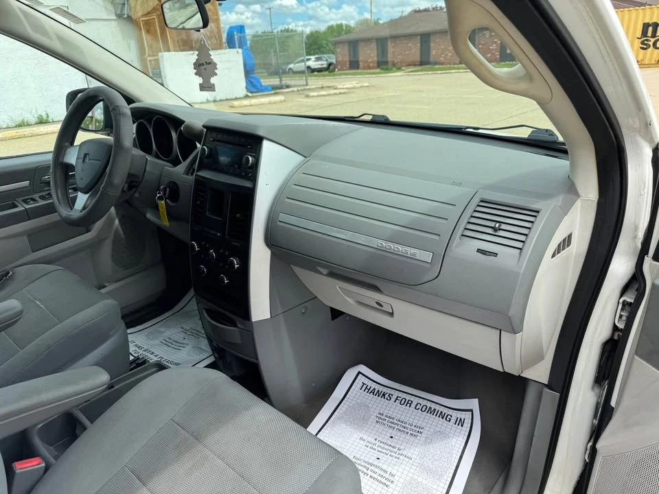 2009 Dodge Caravan - Image 11 of 19