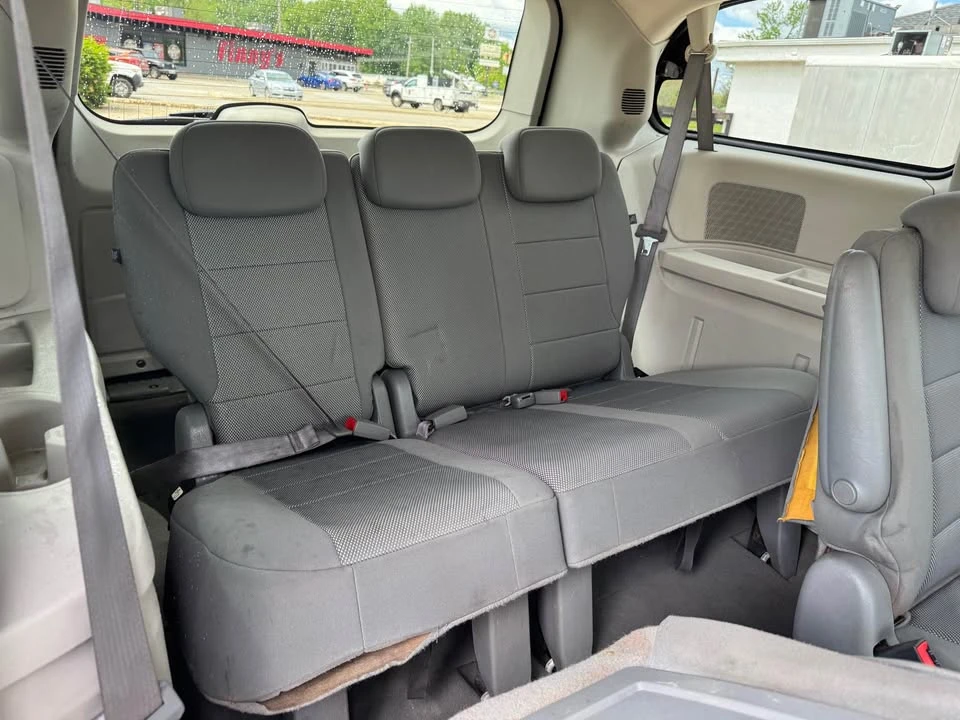 2009 Dodge Caravan - Image 16 of 19