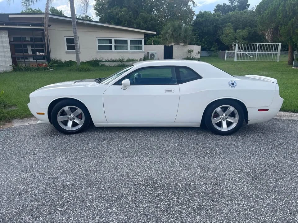 2009 Dodge Challenger 3rd Gen - Image 4 of 9