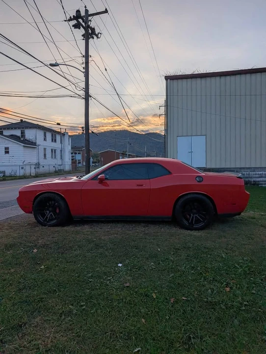 2009 Dodge Challenger 3rd Gen - Image 9 of 10