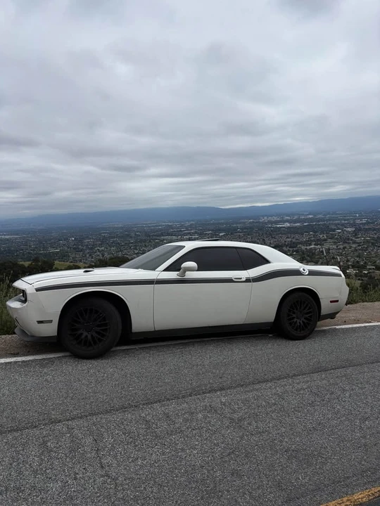 2009 Dodge Challenger 3rd Gen - Image 2 of 9