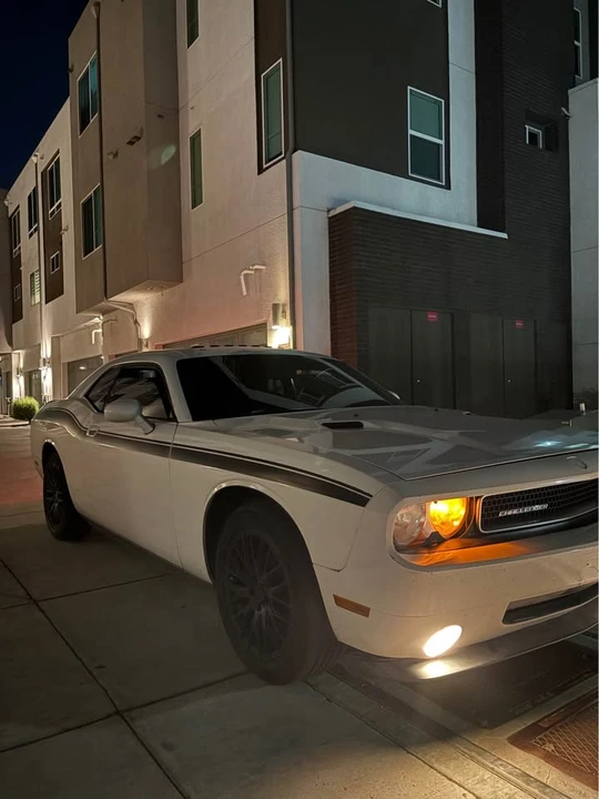 2009 Dodge Challenger 3rd Gen - Image 3 of 9