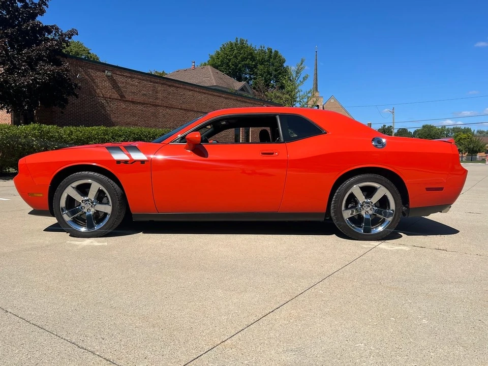 2009 Dodge Challenger 3rd Gen - Image 8 of 31