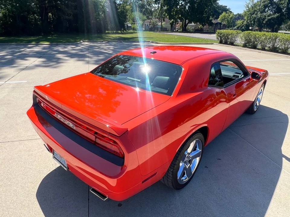 2009 Dodge Challenger 3rd Gen - Image 12 of 31