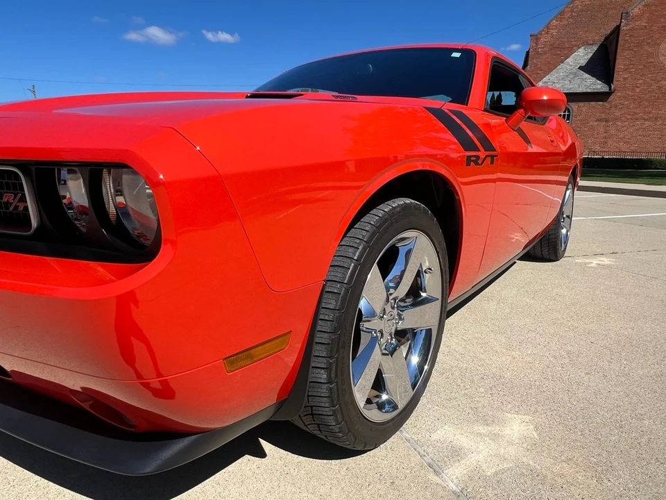 2009 Dodge Challenger 3rd Gen - Image 15 of 31