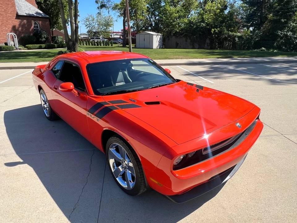 2009 Dodge Challenger 3rd Gen - Image 11 of 31