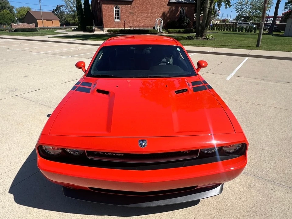 2009 Dodge Challenger 3rd Gen - Image 10 of 31